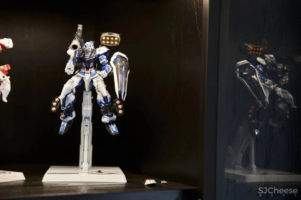 力设计 新作丨手办一面墙 江边一套房