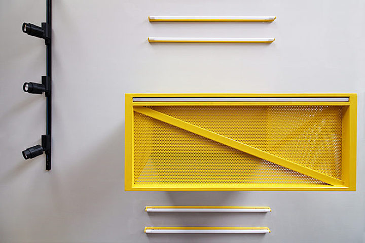 puccio collodoro | 意大利一间汽车配件店