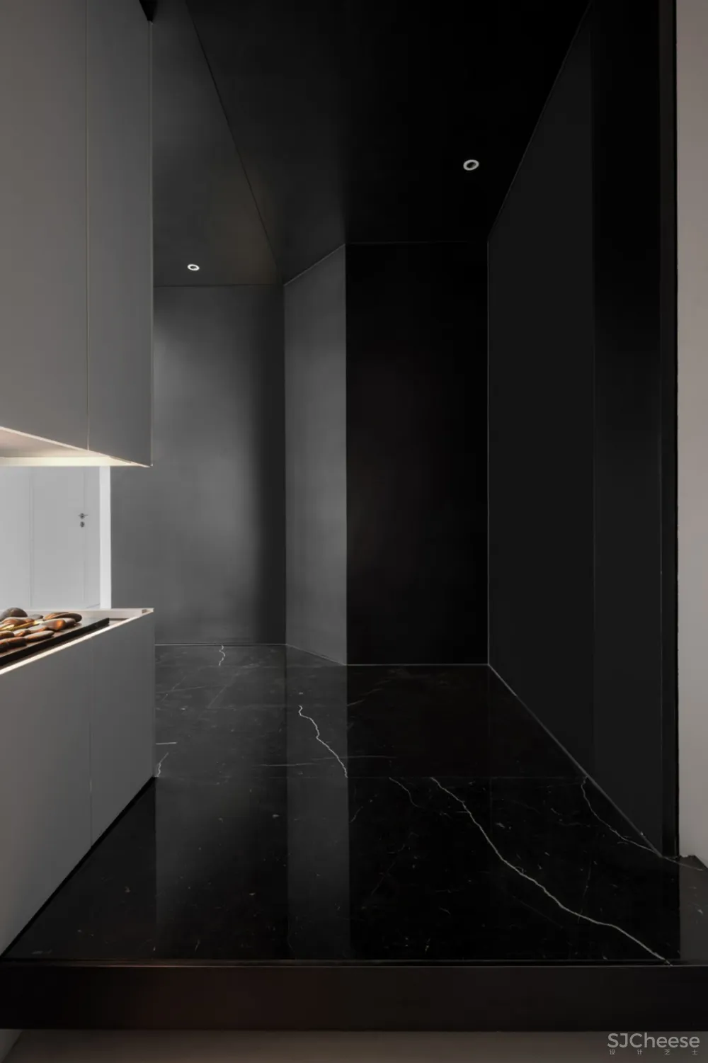 Silent depth |《璞.真》居然之间，极简黑白