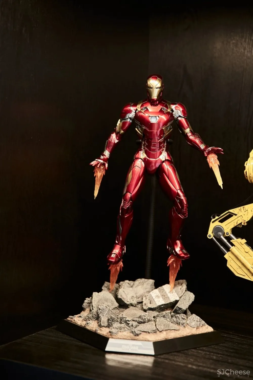 力设计 新作丨手办一面墙 江边一套房