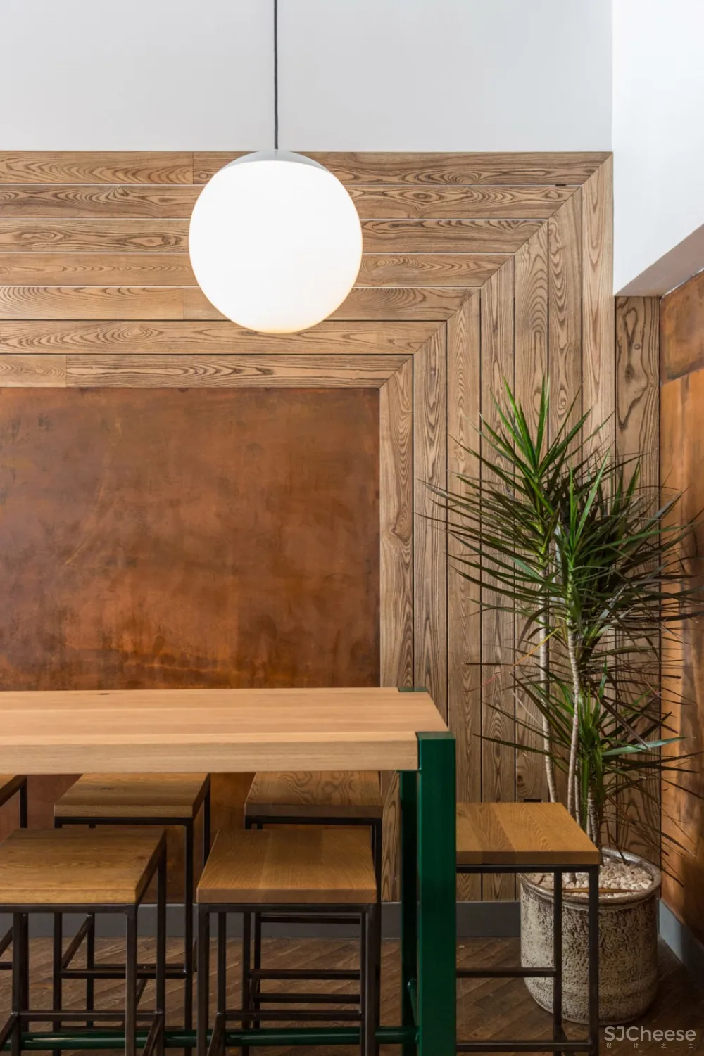 首发 | ROY工作室:几何灯光,热带木材和绿色植物的旧金山埃尔达酒吧