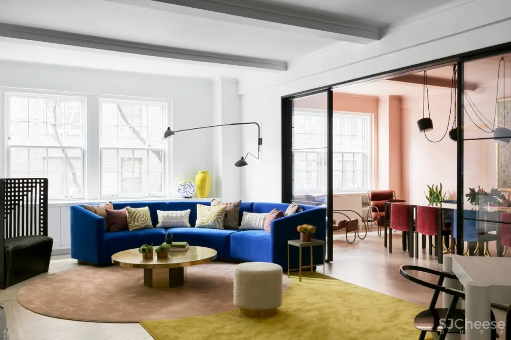 旧房翻新瞬间变成豪华公寓丨看这个设计师是如何改造的