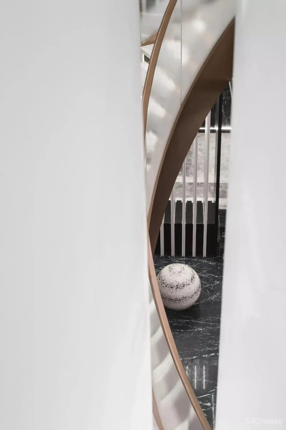 LSD | 寻找向心而生的唯一解