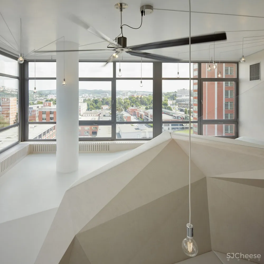 新作 | petrjanda/brainwork:捷克 兹林32号阁楼式公寓