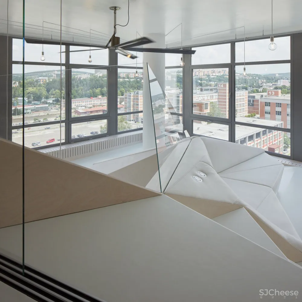 新作 | petrjanda/brainwork:捷克 兹林32号阁楼式公寓