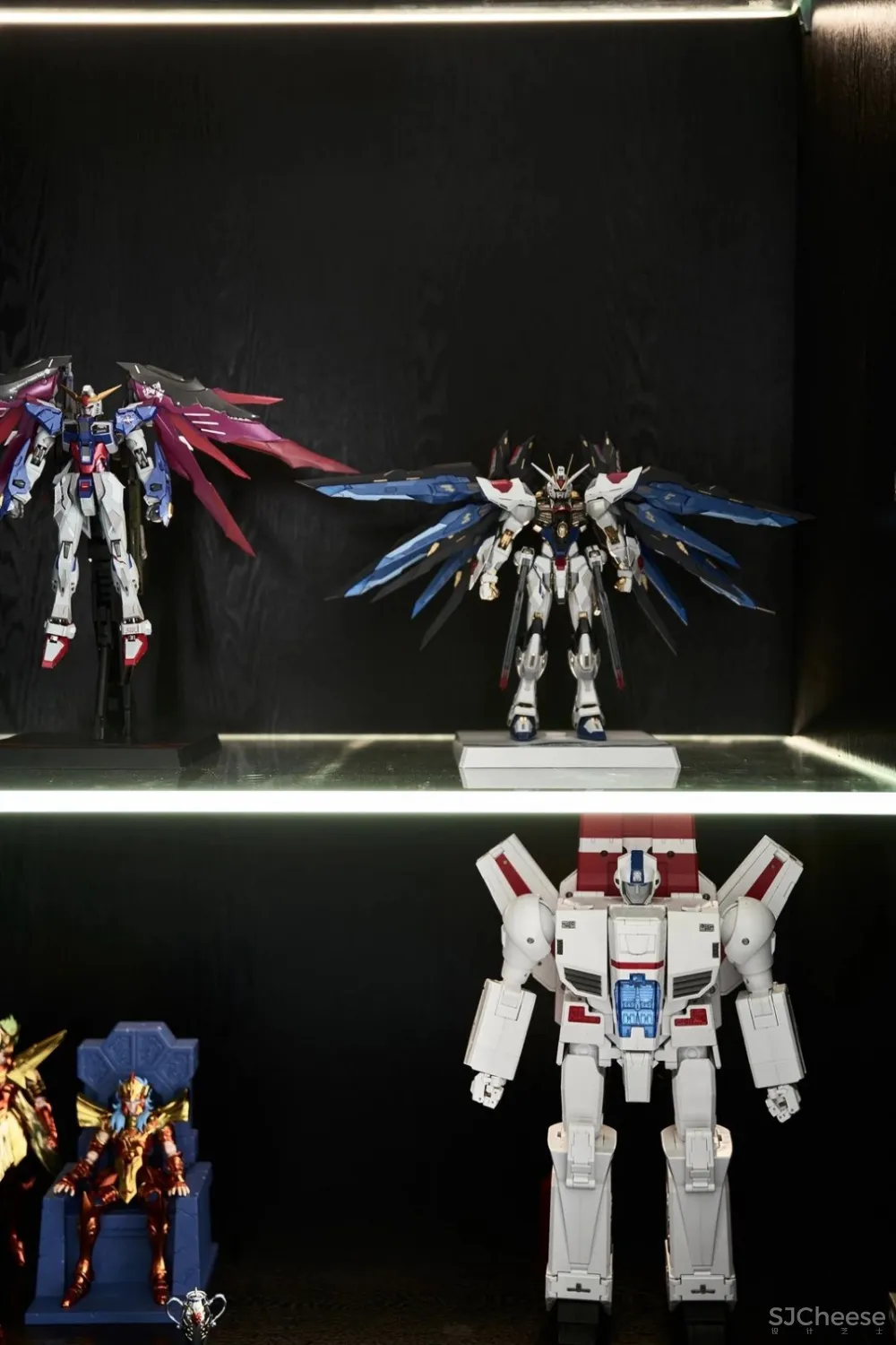 力设计 新作丨手办一面墙 江边一套房