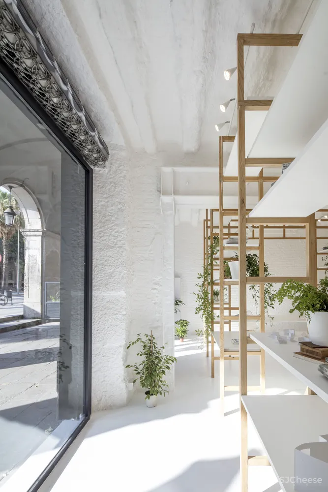 Roman Izquierdo | 巴塞罗那多学科设计工作室