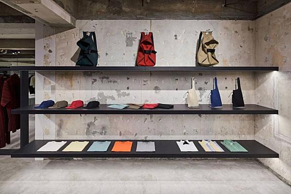 HOMME PLISSE ISSEY MIYAKE东京旗舰店