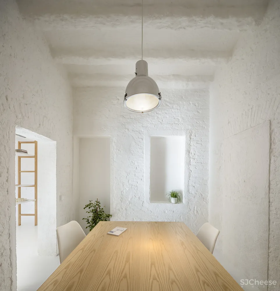 Roman Izquierdo | 巴塞罗那多学科设计工作室