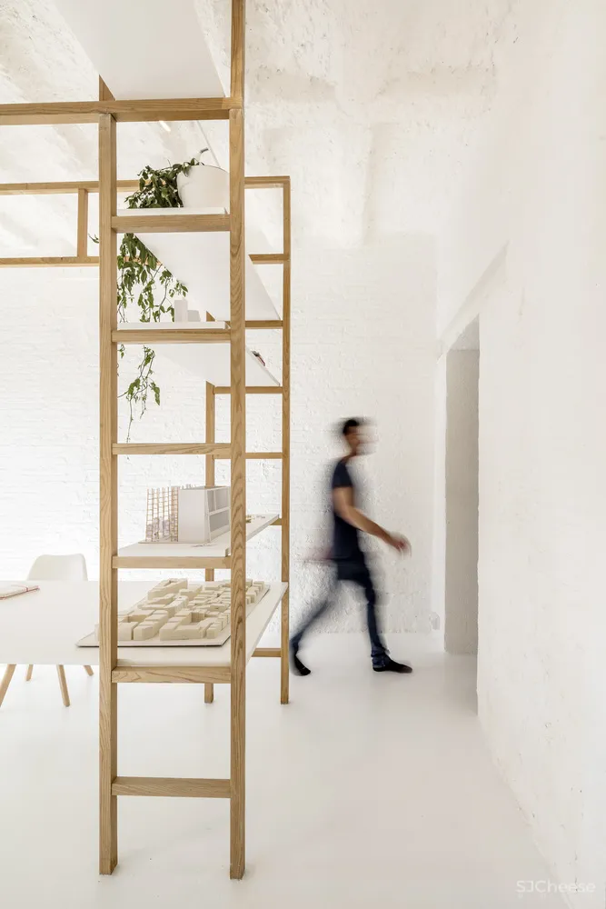 Roman Izquierdo | 巴塞罗那多学科设计工作室