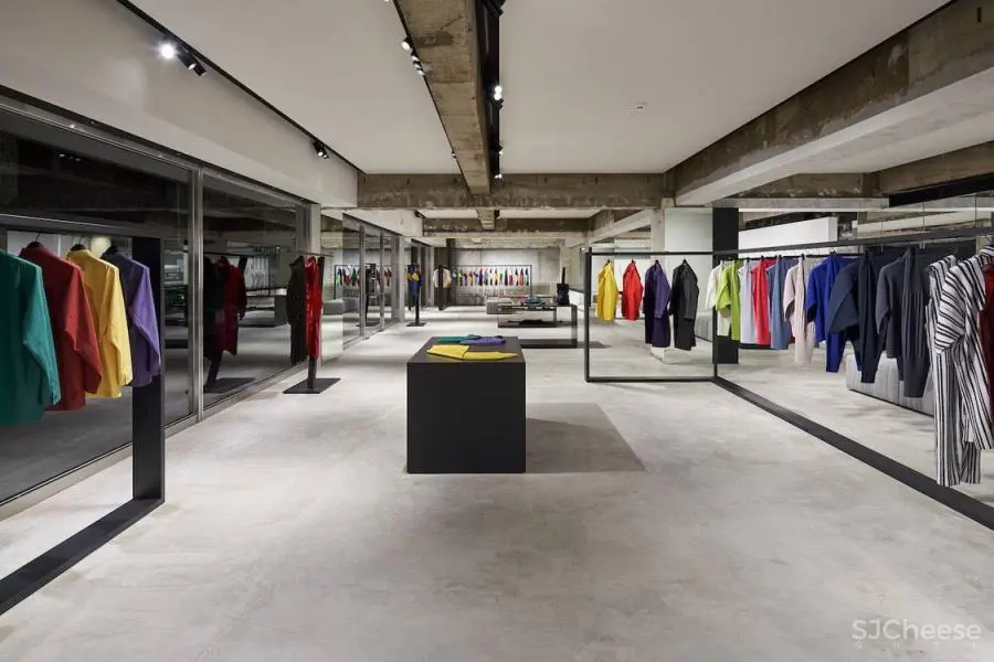 HOMME PLISSE ISSEY MIYAKE东京旗舰店