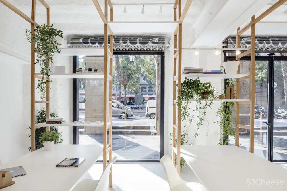 Roman Izquierdo | 巴塞罗那多学科设计工作室