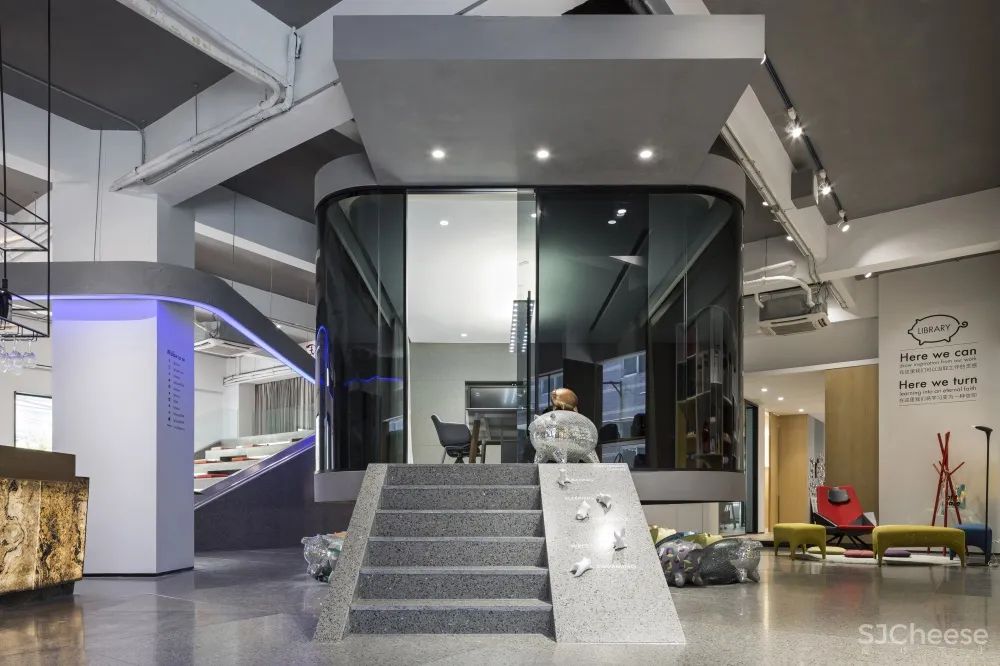 lightspace | 广州一个以“玩”为主题的办公空间