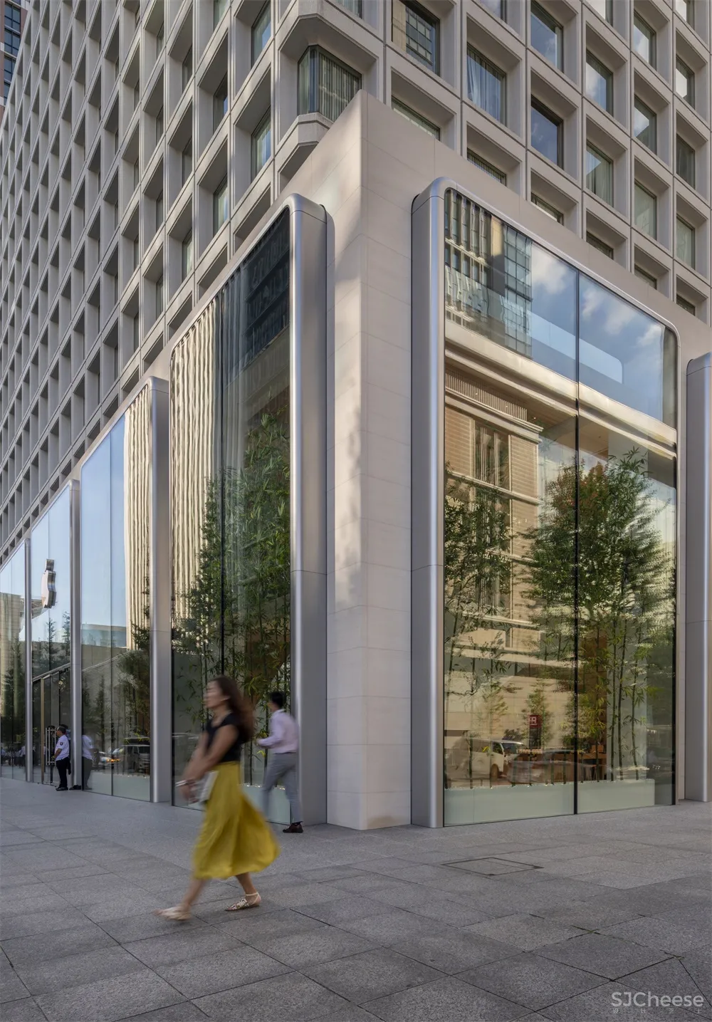 Foster + Partners | 东京苹果丸之内专卖店