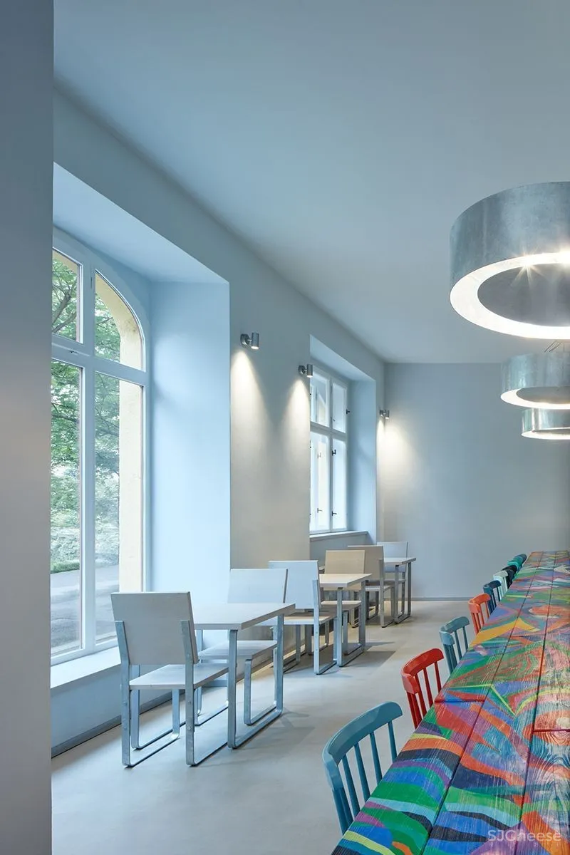 首发 | Mimosa architekti设计,布拉格清新“鳄梨帮派”餐厅
