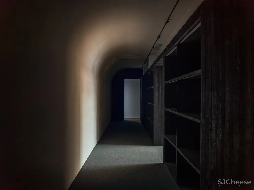 住宅 | Atelier DL设计,星夜与向日葵厅 
<span style="position: relative; bottom: 2px; display: inline-block; vertical-align: middle; margin-left: 8px; width: 20px; height: 20px; background: #ffd914; text-align: center; font-size: 14px; border-radius: 3px;">首</span>