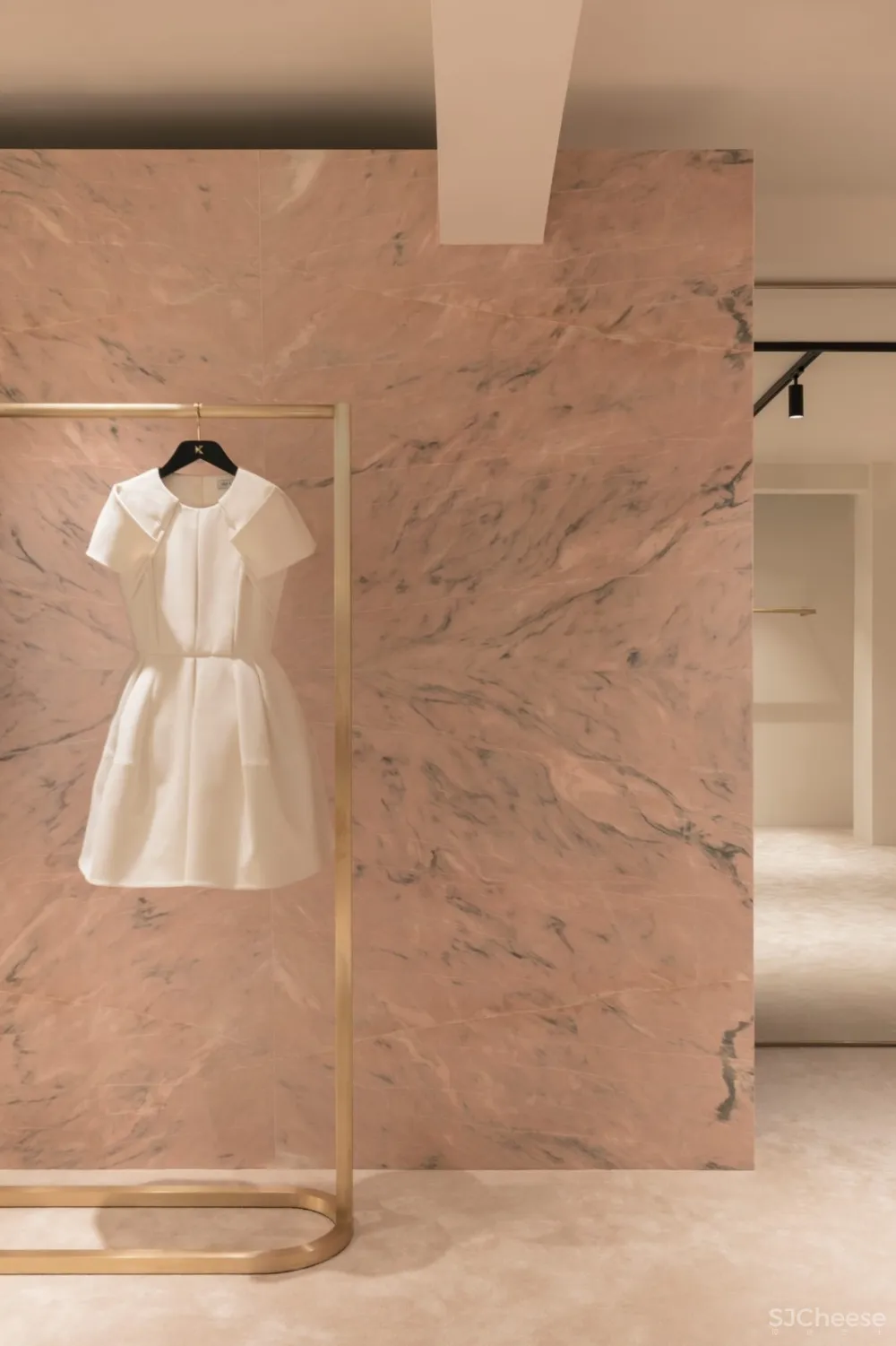 首发 | BERNARD DUBOIS设计,FIRST巴黎时装店