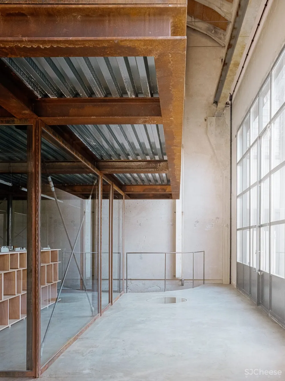 首发 | AMAA建筑公司自己的办公室设在意大利阿尔兹尼亚诺的一个旧工厂内