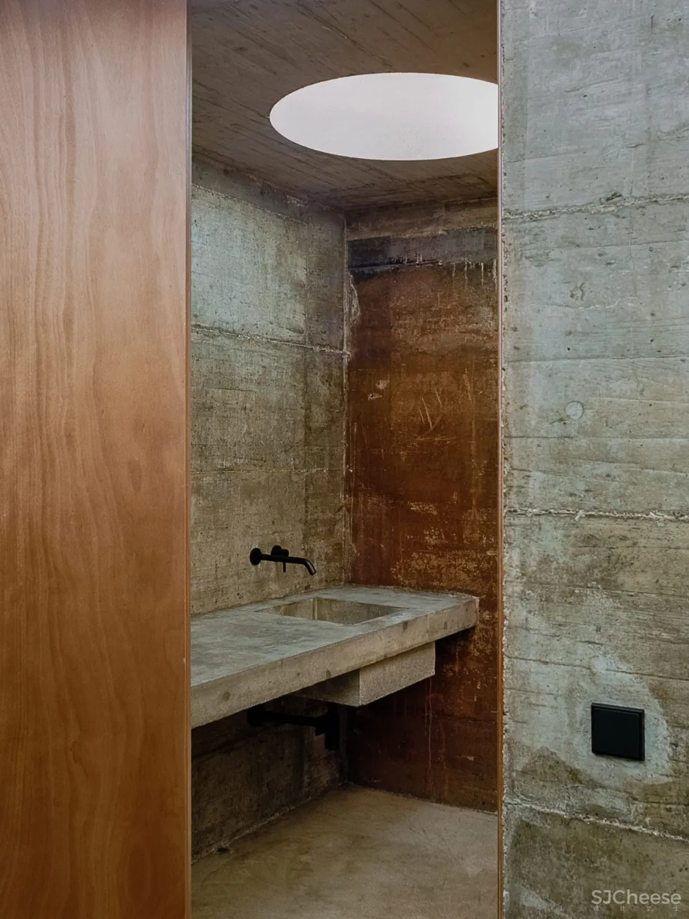 首发 | AMAA建筑公司自己的办公室设在意大利阿尔兹尼亚诺的一个旧工厂内