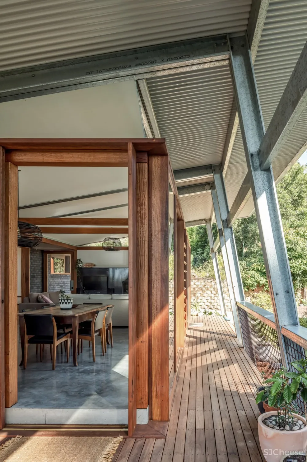 首发 | 澳大利亚住宅,Steel exoskeleton covers timber extension to bungalow 
<span style="position: relative; bottom: 2px; display: inline-block; vertical-align: middle; margin-left: 8px; width: 20px; height: 20px; background: #ffd914; text-align: center; font-size: 14px; border-radius: 3px;">首</span>