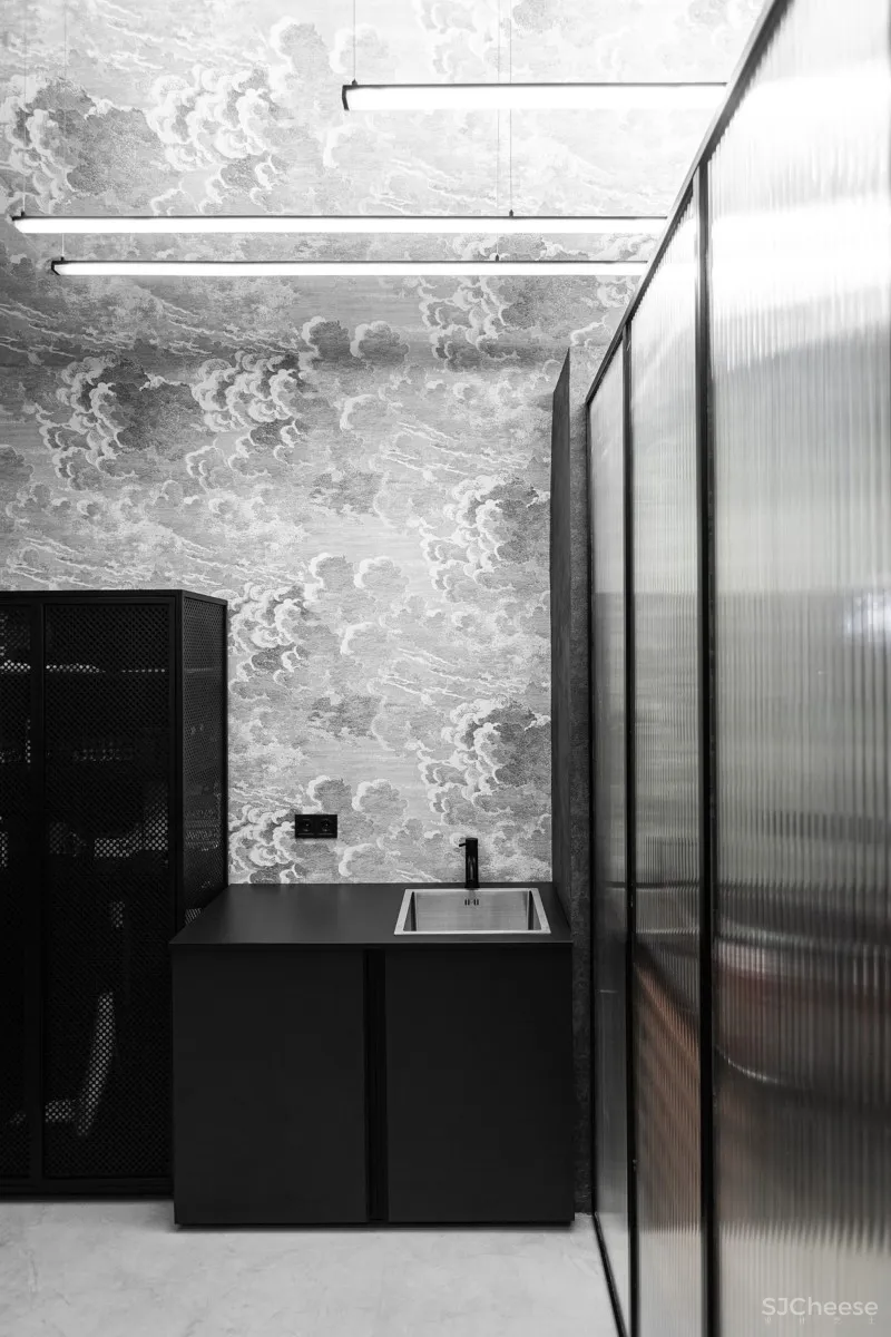 首发 | 乌克兰Kult理发工作室,致力于男性修饰的空间的审美转变