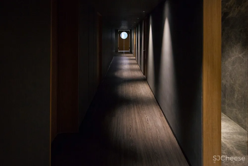 住宅 | Atelier DL设计,星夜与向日葵厅 
<span style="position: relative; bottom: 2px; display: inline-block; vertical-align: middle; margin-left: 8px; width: 20px; height: 20px; background: #ffd914; text-align: center; font-size: 14px; border-radius: 3px;">首</span>