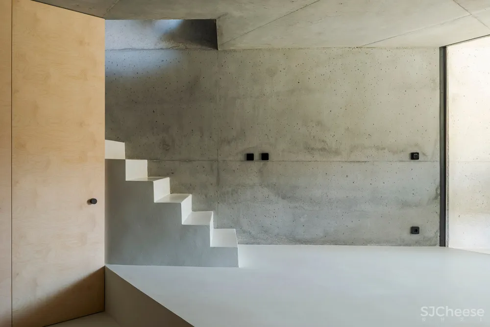 三角形住宅,里斯本 / STUDIO_LPP 
<span style="position: relative; bottom: 2px; display: inline-block; vertical-align: middle; margin-left: 8px; width: 20px; height: 20px; background: #ffd914; text-align: center; font-size: 14px; border-radius: 3px;">首</span>