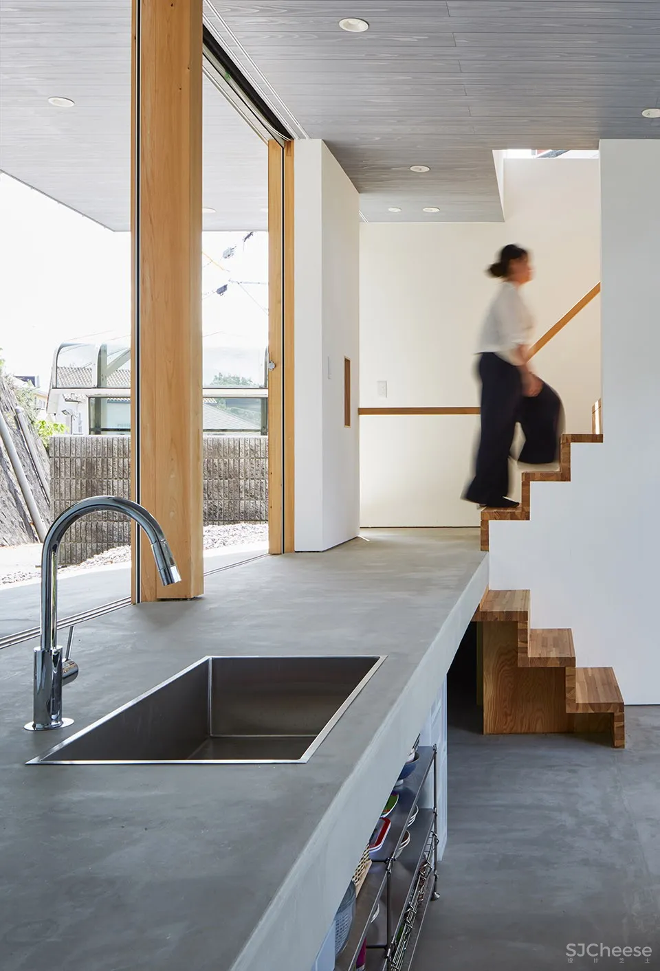 新作 | 三平台住宅,日本 / ihrmk 
<span style="position: relative; bottom: 2px; display: inline-block; vertical-align: middle; margin-left: 8px; width: 20px; height: 20px; background: #ffd914; text-align: center; font-size: 14px; border-radius: 3px;">首</span>