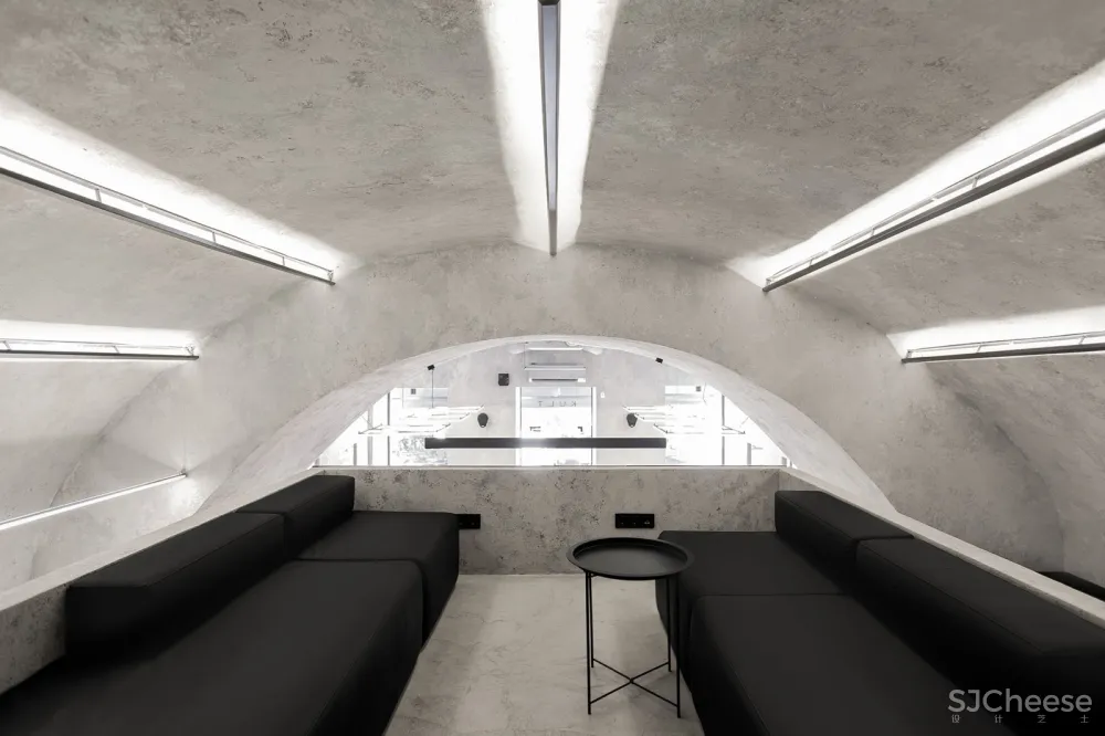 首发 | 乌克兰Kult理发工作室,致力于男性修饰的空间的审美转变