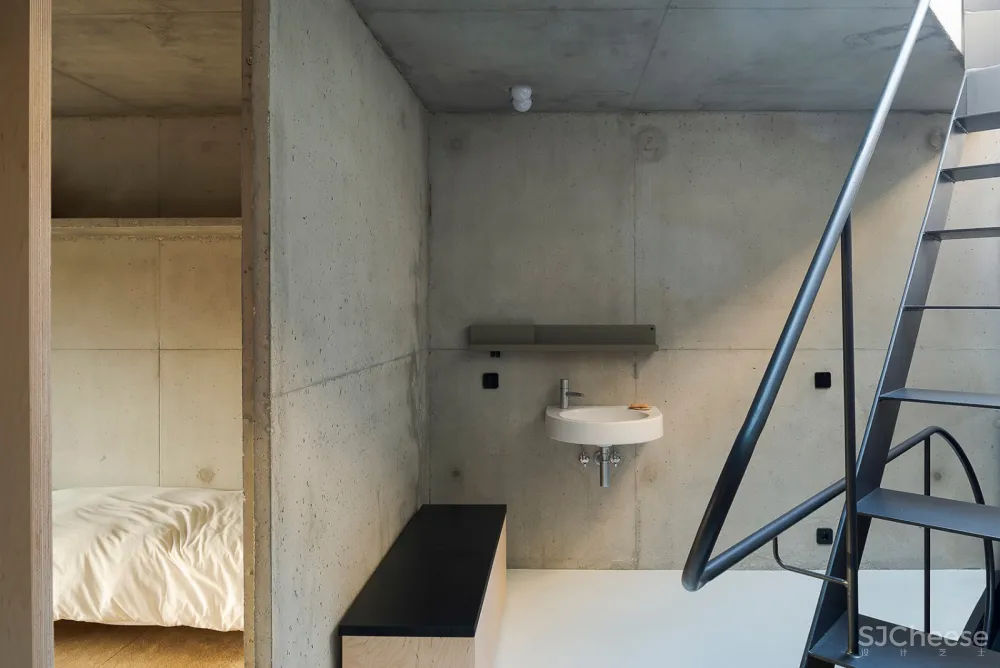 三角形住宅,里斯本 / STUDIO_LPP 
<span style="position: relative; bottom: 2px; display: inline-block; vertical-align: middle; margin-left: 8px; width: 20px; height: 20px; background: #ffd914; text-align: center; font-size: 14px; border-radius: 3px;">首</span>