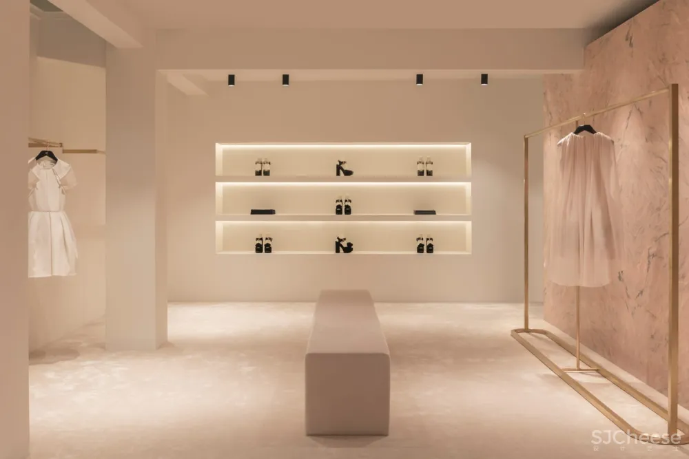 首发 | BERNARD DUBOIS设计,FIRST巴黎时装店