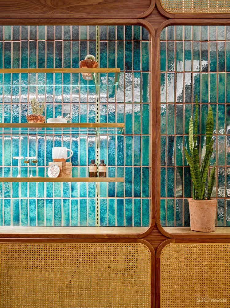 首发 | Kilogram Studio：古董车厢弧形商店