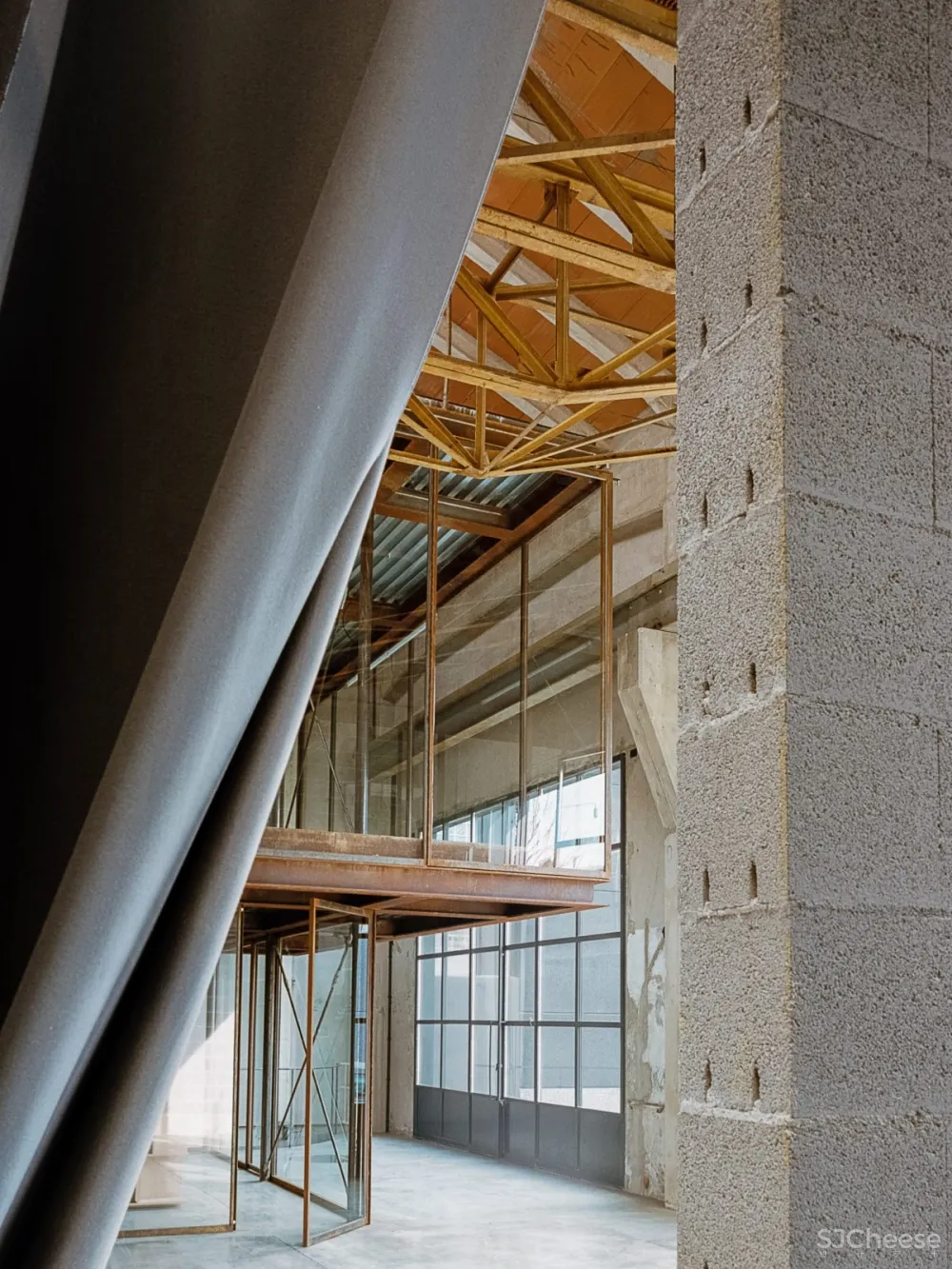 首发 | AMAA建筑公司自己的办公室设在意大利阿尔兹尼亚诺的一个旧工厂内