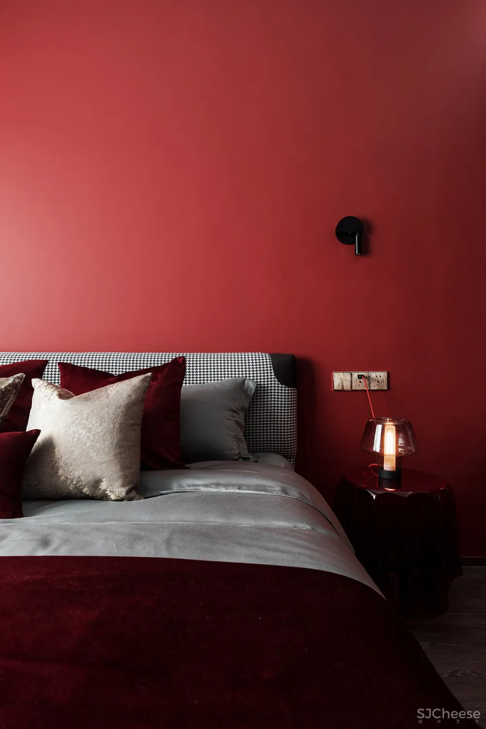 黎秋辰 | 楝今 / 静与扬的红烈交织