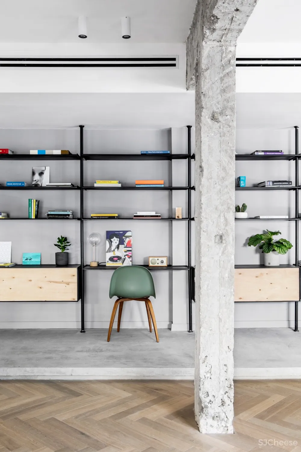 首发 | Maayan Zusman为一对高大的运动型夫妇翻新特拉维夫公寓