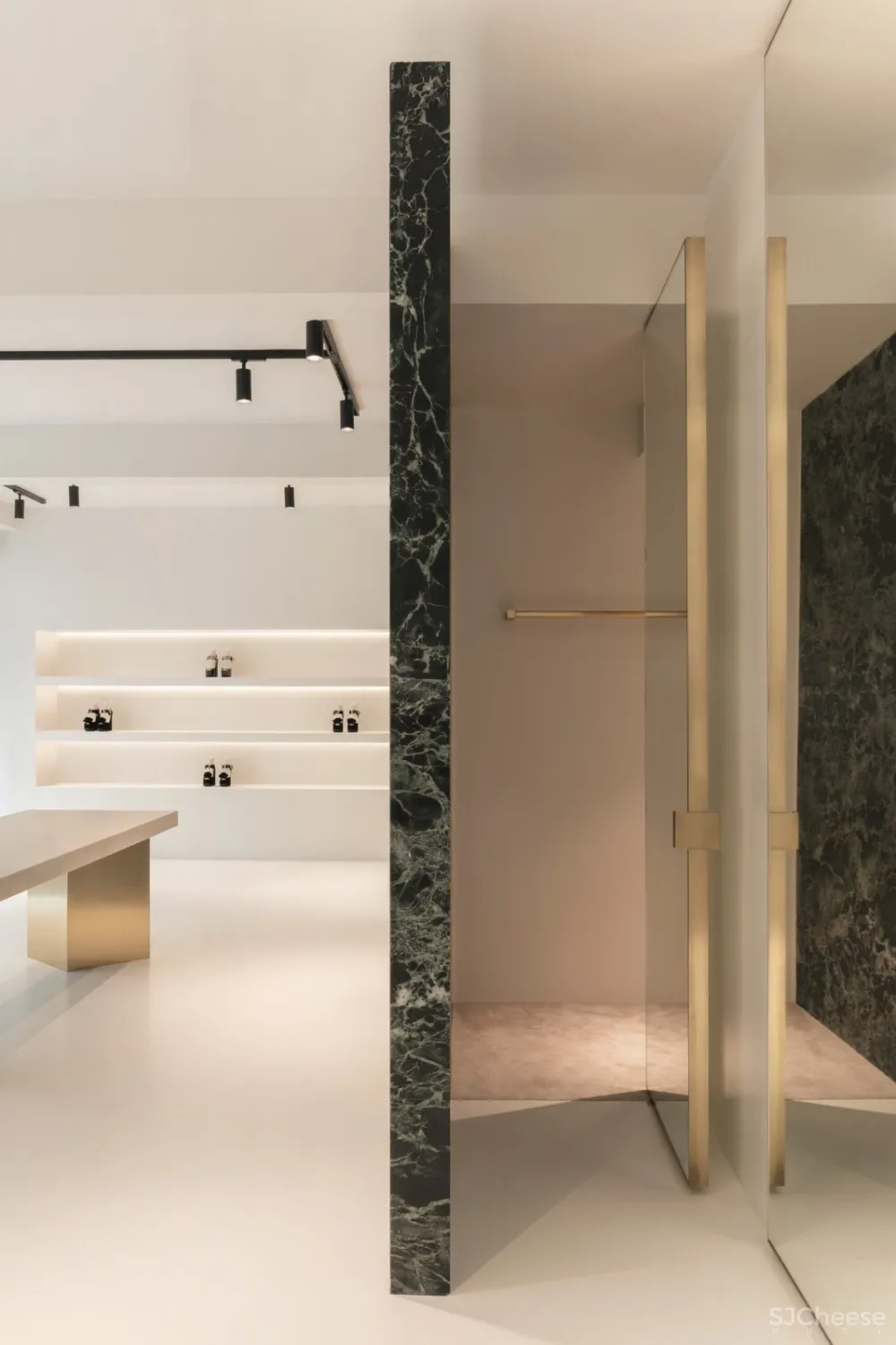 首发 | BERNARD DUBOIS设计,FIRST巴黎时装店