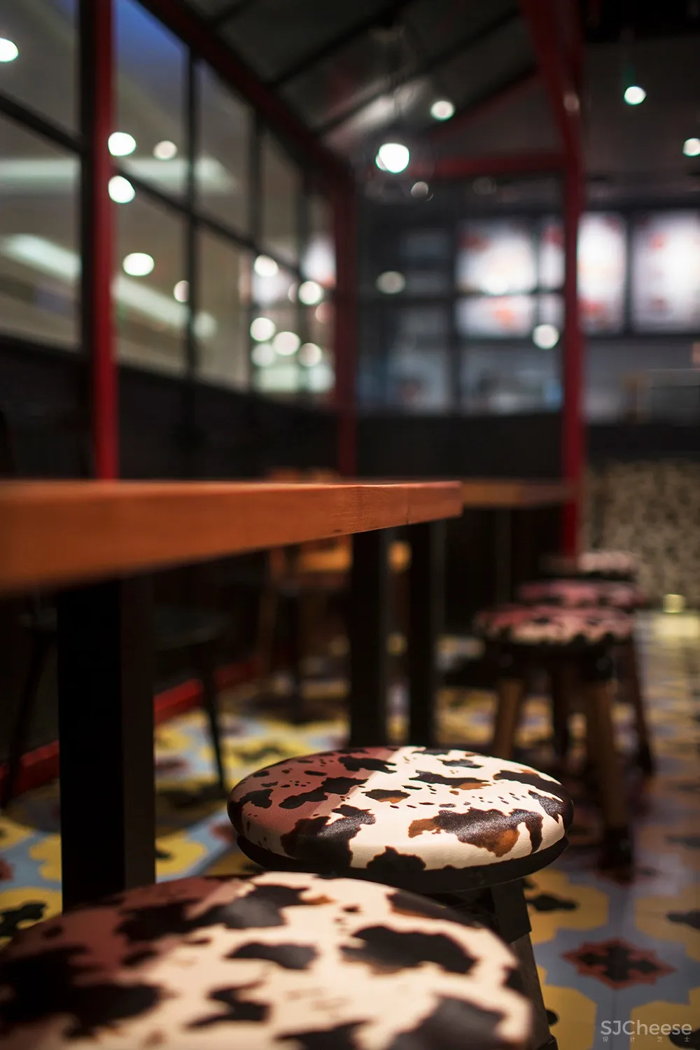 餐饮空间设计【艺鼎设计】东区牛尾饭,一家意想不到的餐厅