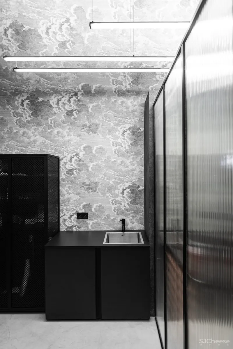 Sivak+Partners | 乌克兰KULT极简主义理发店