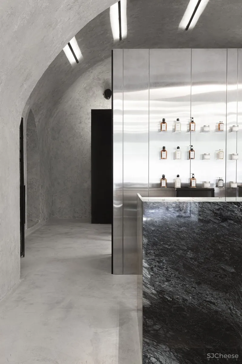 首发 | 乌克兰Kult理发工作室,致力于男性修饰的空间的审美转变