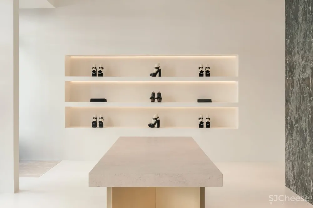 首发 | BERNARD DUBOIS设计,FIRST巴黎时装店