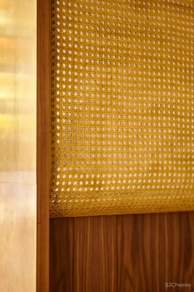 首发 | Kilogram Studio：古董车厢弧形商店