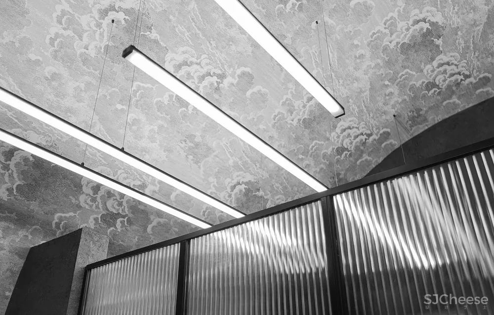 Sivak+Partners | 乌克兰KULT极简主义理发店