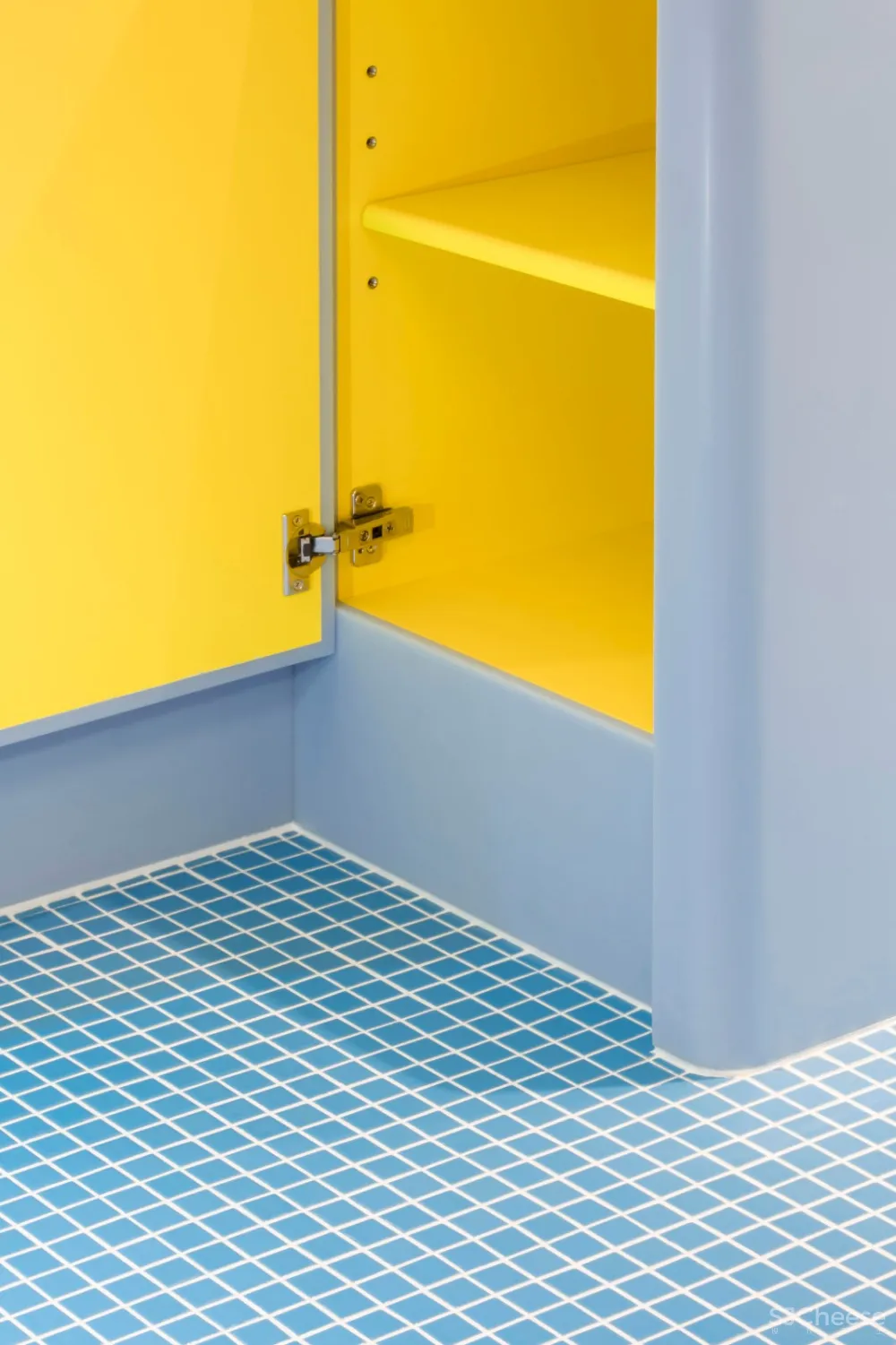 首发 | Adam Nathaniel Furman,在这间日本公寓里,色彩斑斓的粉彩随处可见