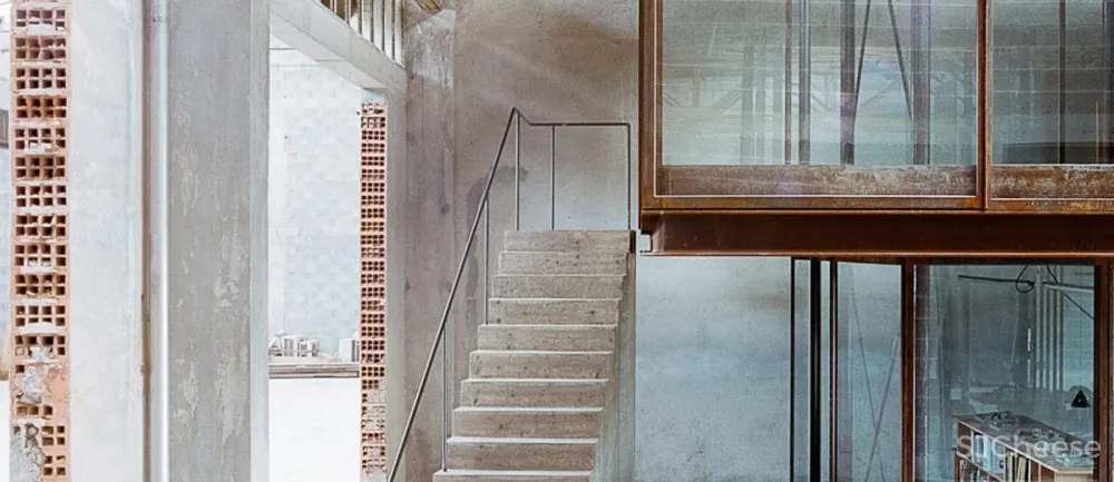 首发 | AMAA建筑公司自己的办公室设在意大利阿尔兹尼亚诺的一个旧工厂内