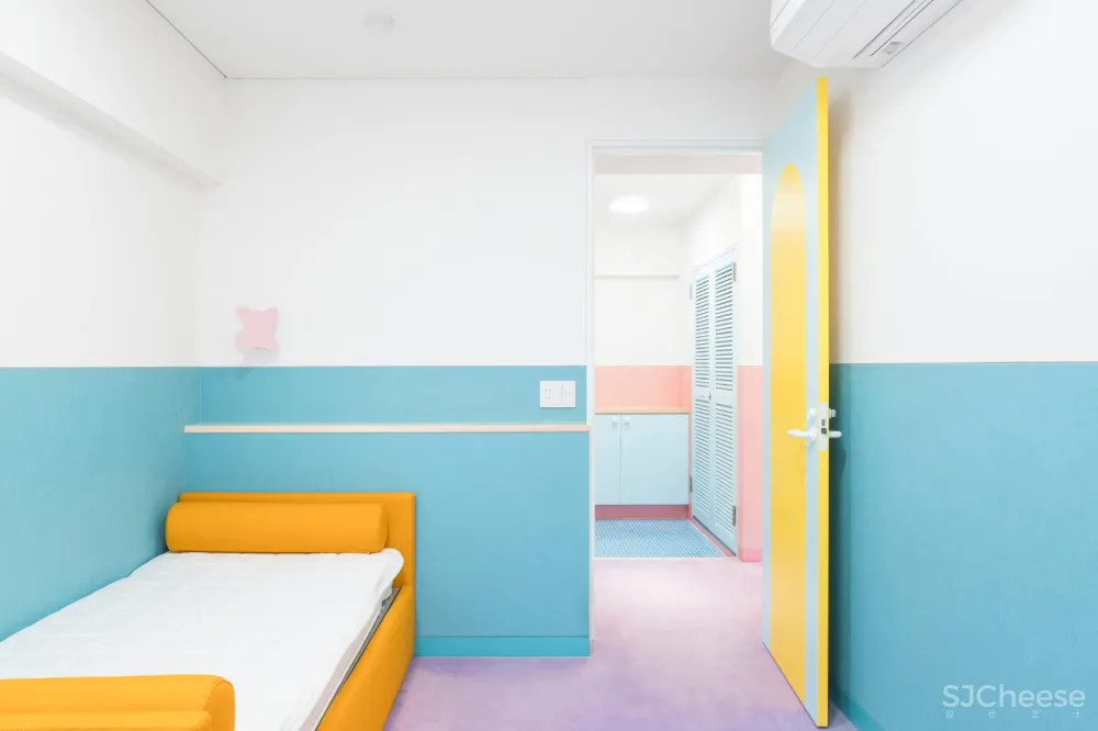 首发 | Adam Nathaniel Furman,在这间日本公寓里,色彩斑斓的粉彩随处可见