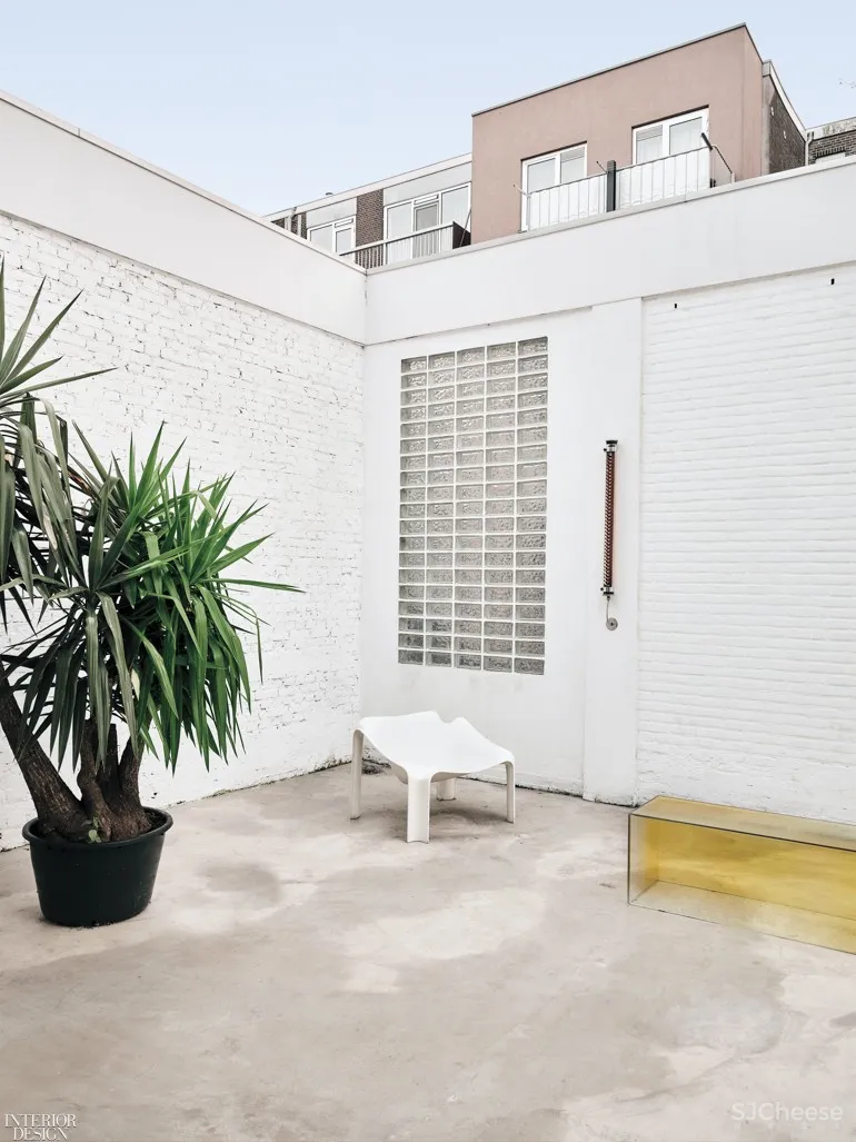 首发 | Sabine Marcelis和Paul Cournet巧妙的阁楼给鹿特丹的Coolhaven带来了魅力