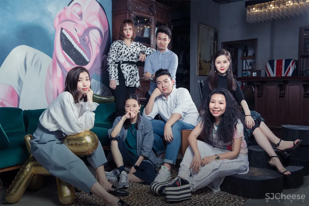 达文设计 | 深圳半岛城邦顶层复式:用艺术定义一座时代豪宅坐标 
<span style="position: relative; bottom: 2px; display: inline-block; vertical-align: middle; margin-left: 8px; width: 20px; height: 20px; background: #ffd914; text-align: center; font-size: 14px; border-radius: 3px;">首</span>