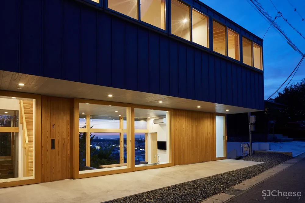 新作 | 三平台住宅,日本 / ihrmk 
<span style="position: relative; bottom: 2px; display: inline-block; vertical-align: middle; margin-left: 8px; width: 20px; height: 20px; background: #ffd914; text-align: center; font-size: 14px; border-radius: 3px;">首</span>