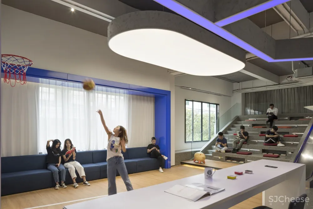 lightspace | 广州一个以“玩”为主题的办公空间