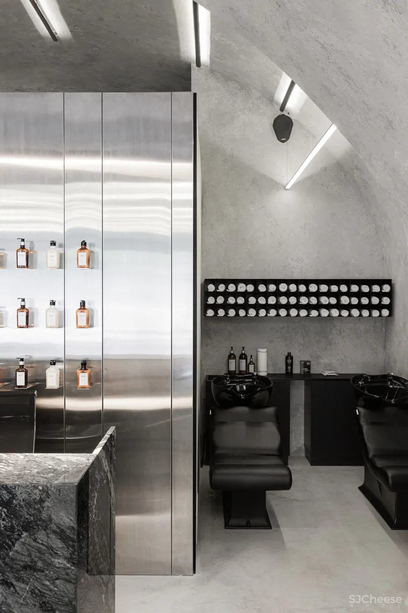 Sivak+Partners | 乌克兰KULT极简主义理发店